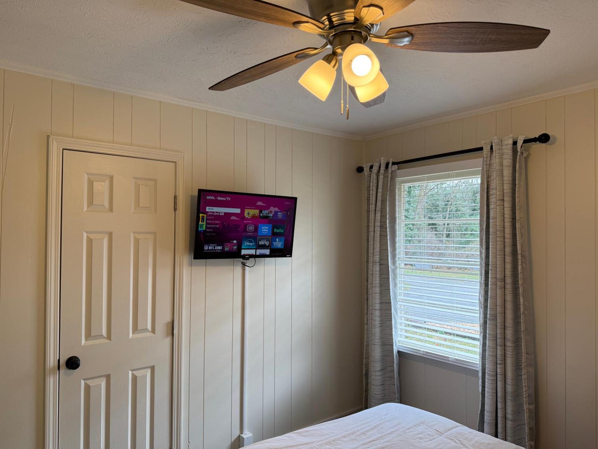 The Bohemian 1/2 Mi From Covington Square Villa Luaran gambar